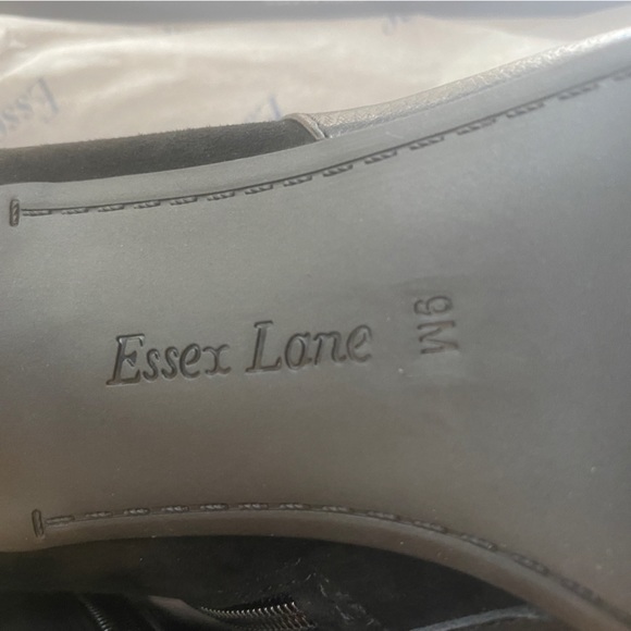 Sweet Little Ankle Booties in Leather and Suede - Picture 6 of 8